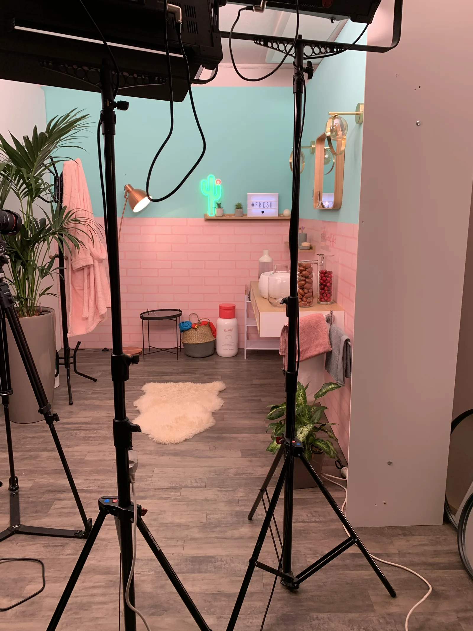 Décor de tournage installé en studio pour les contenus TikTok